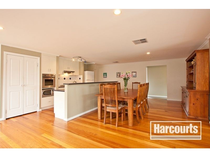 2 Petrel Place, Berwick VIC 3806