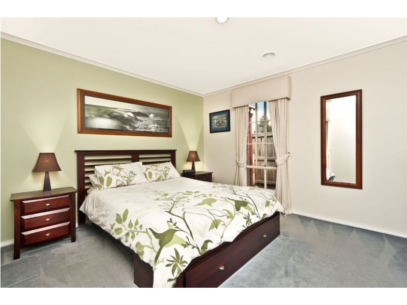 2 Petrel Place, Berwick VIC 3806