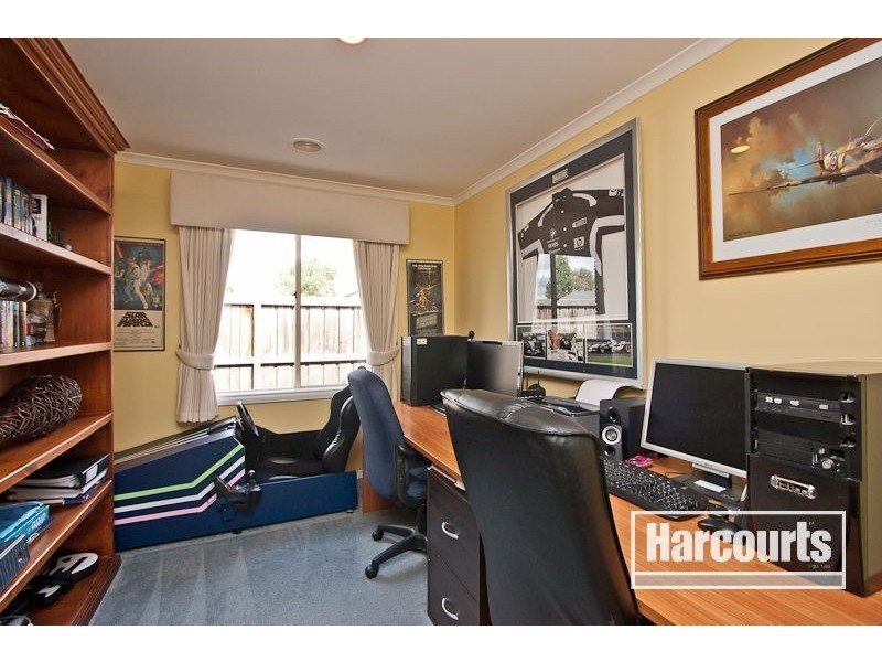 2 Petrel Place, Berwick VIC 3806