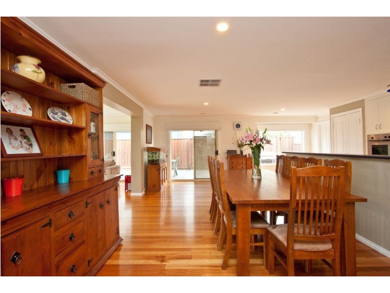 2 Petrel Place, Berwick VIC 3806