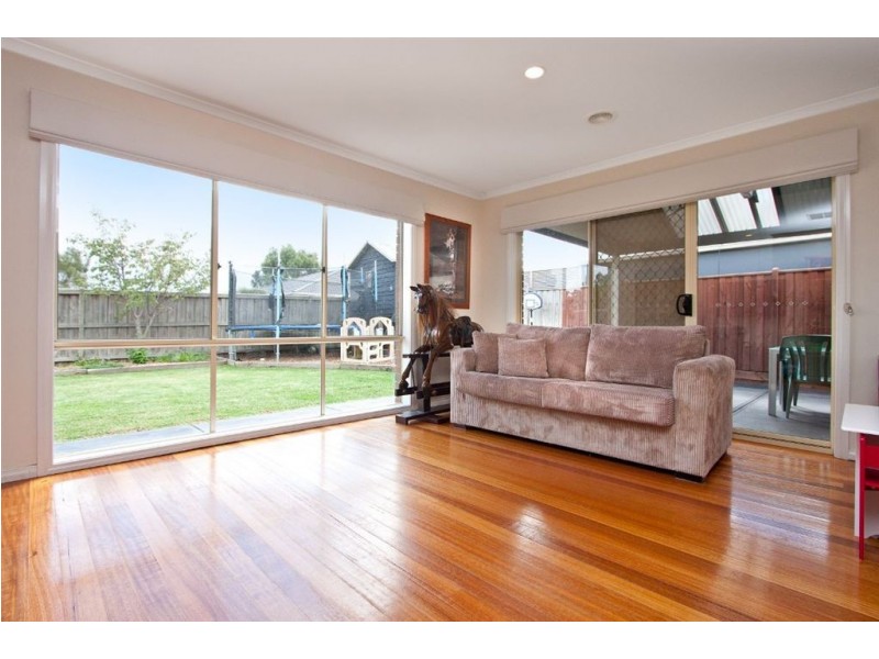 2 Petrel Place, Berwick VIC 3806