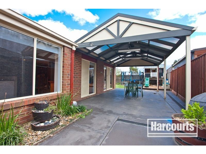 2 Petrel Place, Berwick VIC 3806