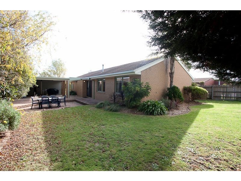 15 Van Court, Narre Warren VIC 3805