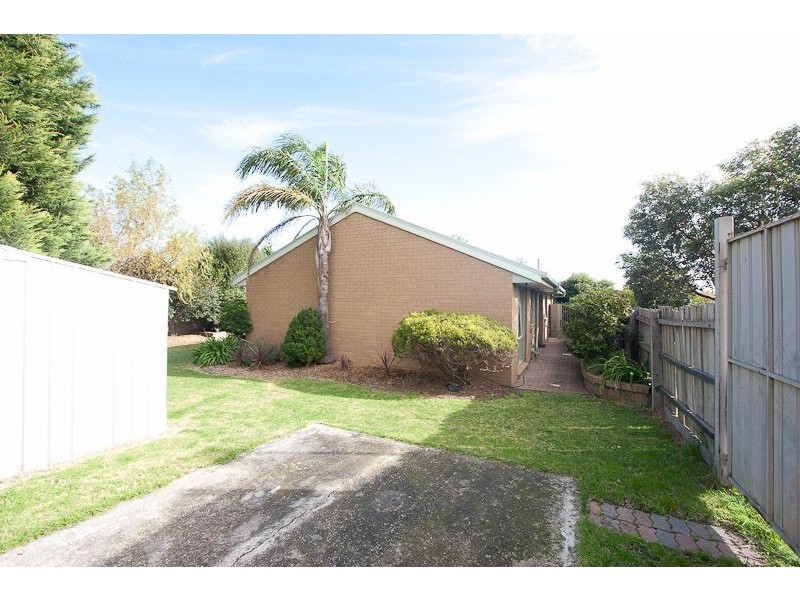 15 Van Court, Narre Warren VIC 3805