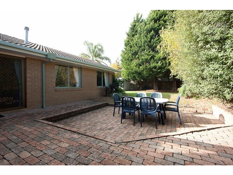 15 Van Court, Narre Warren VIC 3805