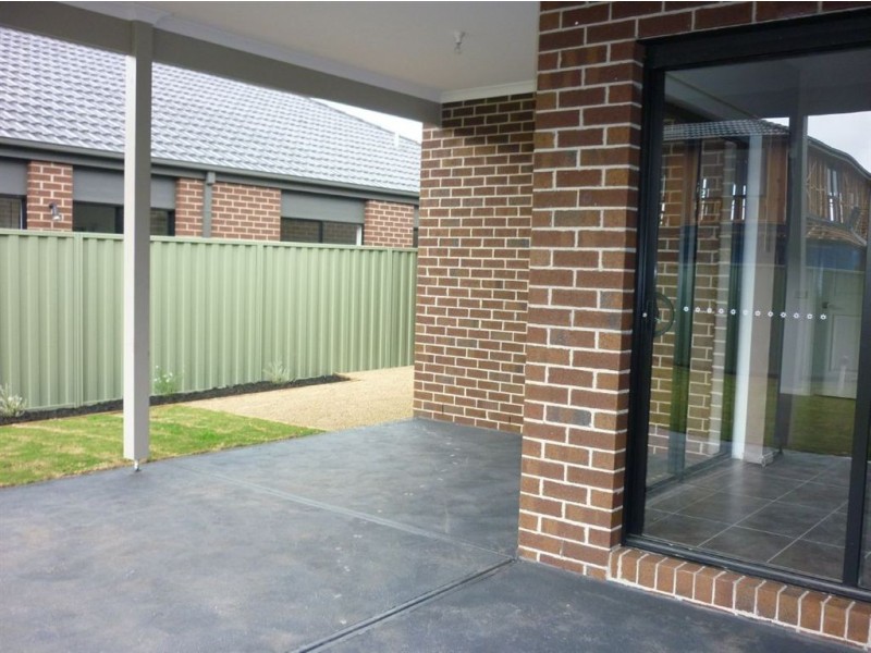 22 Edmund Street, Pakenham VIC 3810