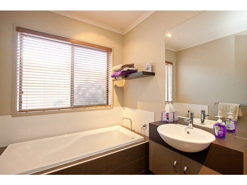 13 Bohemia Crescent, Pakenham VIC 3810