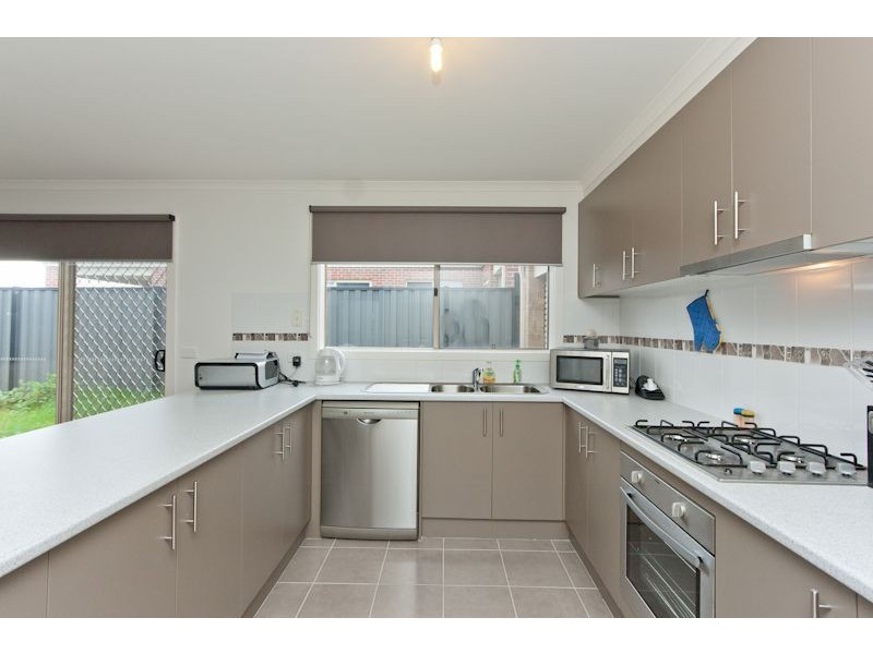 106 Windermere Boulevard, Pakenham VIC 3810