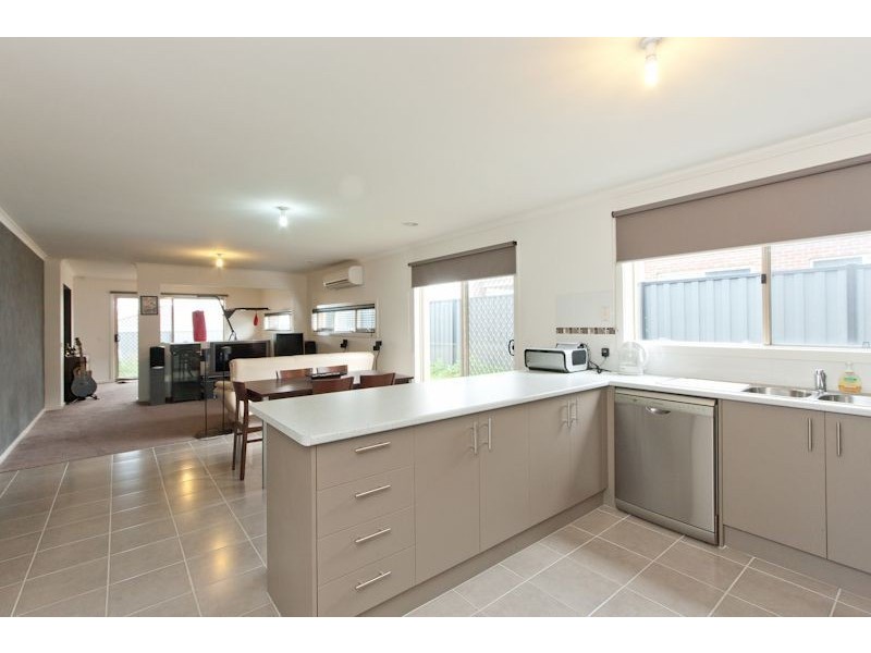 106 Windermere Boulevard, Pakenham VIC 3810