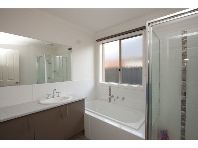 106 Windermere Boulevard, Pakenham VIC 3810