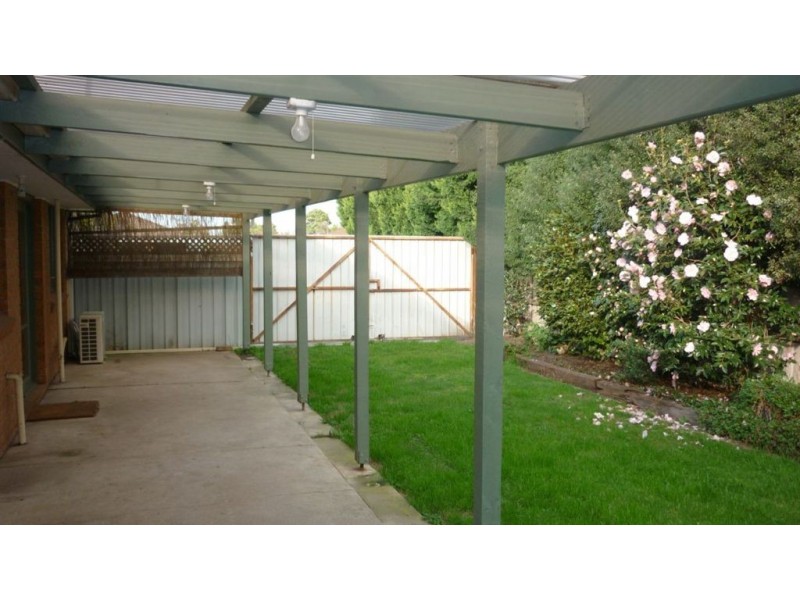 1B Watson Gardens, Berwick VIC 3806