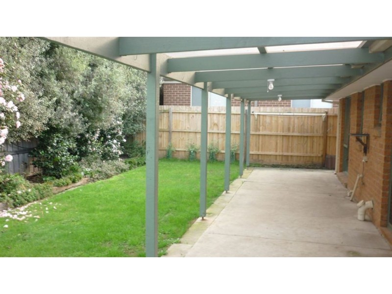 1B Watson Gardens, Berwick VIC 3806