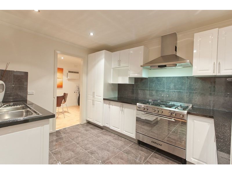 2 Oxley Way, Endeavour Hills VIC 3802