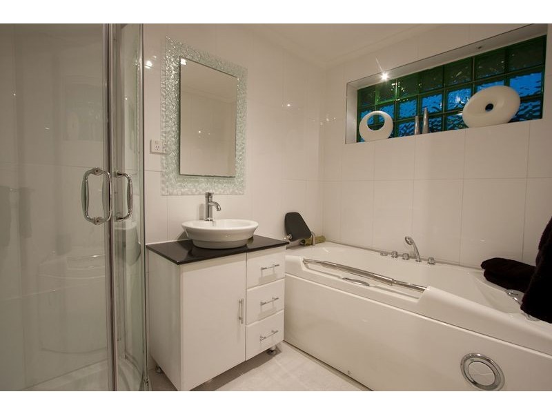 2 Oxley Way, Endeavour Hills VIC 3802