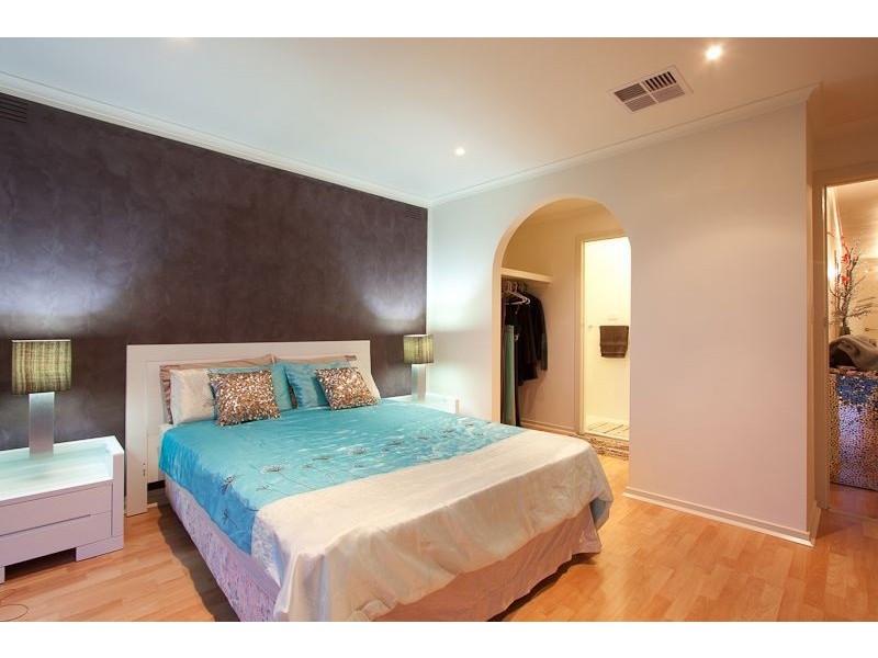 2 Oxley Way, Endeavour Hills VIC 3802