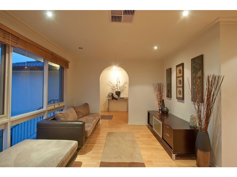 2 Oxley Way, Endeavour Hills VIC 3802