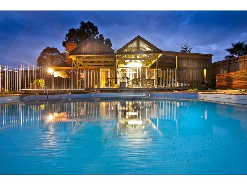 12 Earlston Square, Berwick VIC 3806