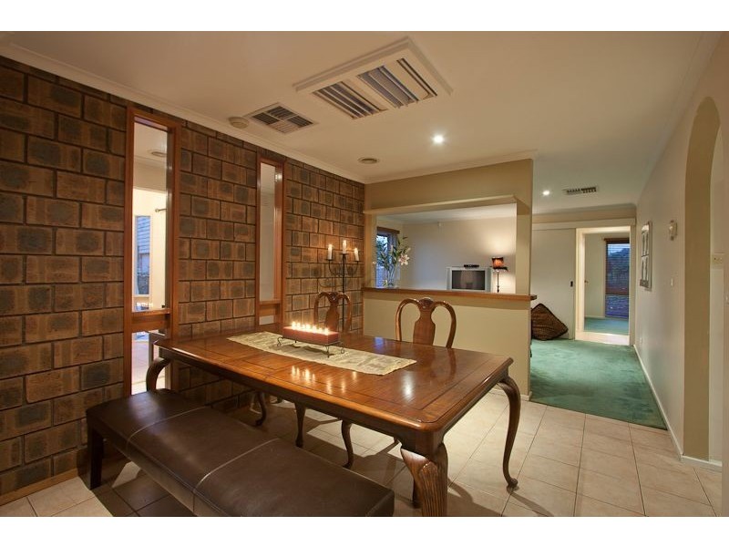 12 Earlston Square, Berwick VIC 3806