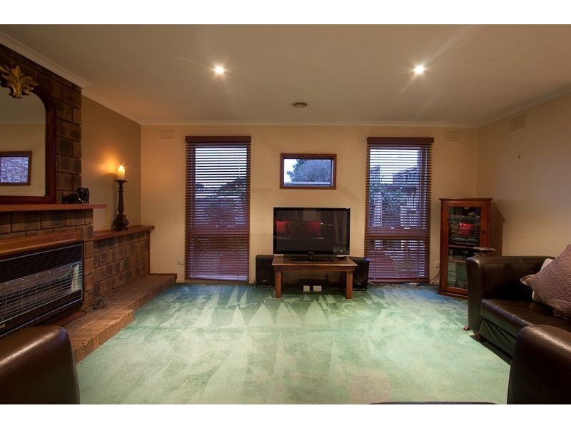 12 Earlston Square, Berwick VIC 3806