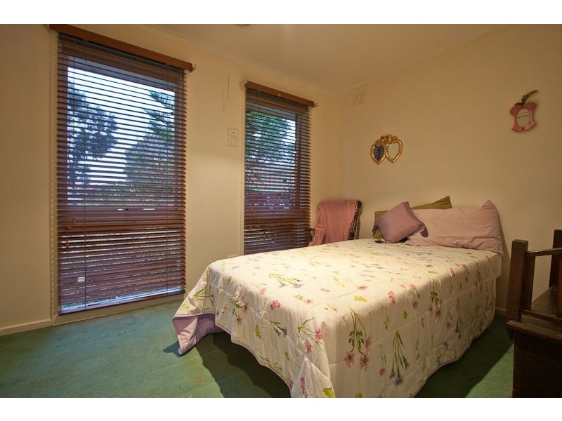 12 Earlston Square, Berwick VIC 3806