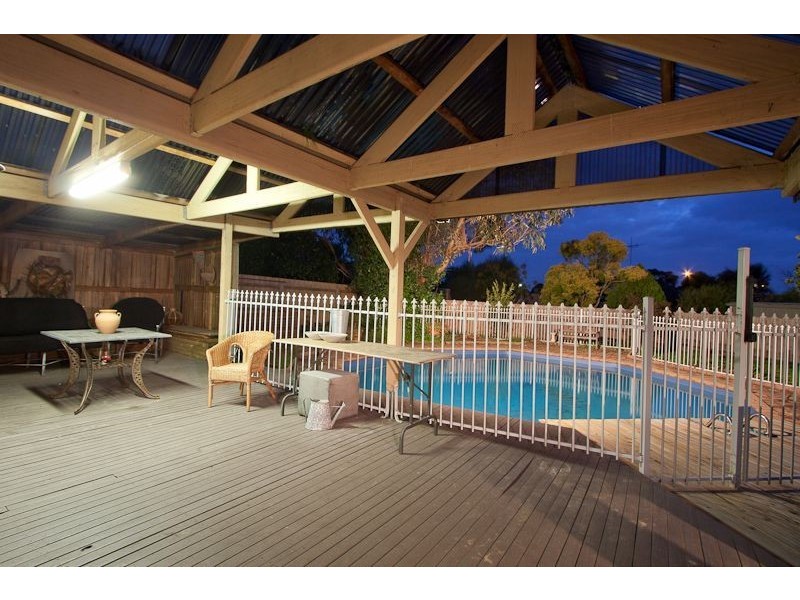 12 Earlston Square, Berwick VIC 3806