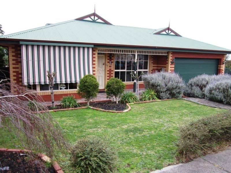 8 Renee Avenue, Endeavour Hills VIC 3802