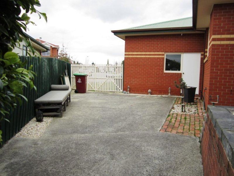 8 Renee Avenue, Endeavour Hills VIC 3802