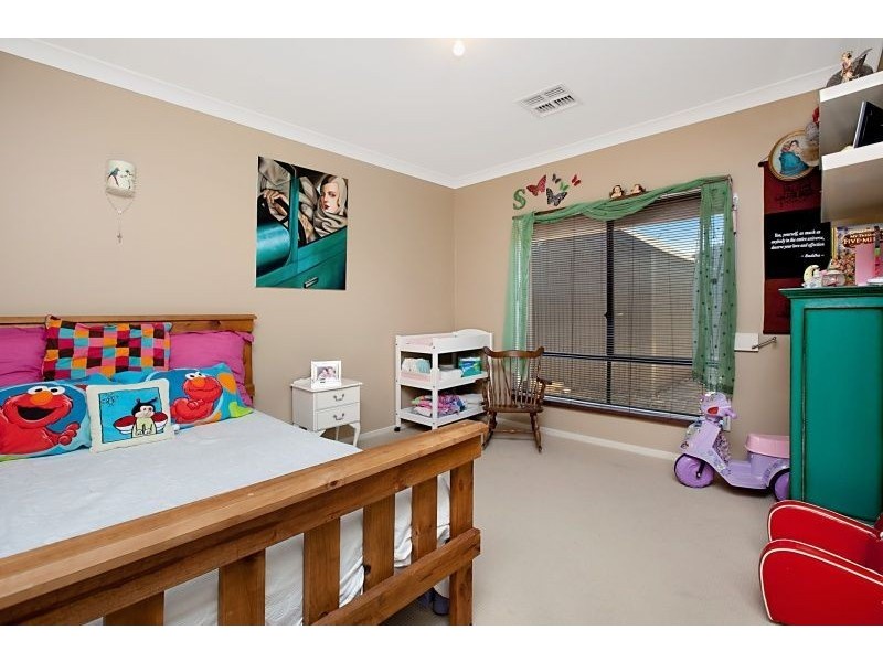 25 Brimpton Avenue, Mawson Lakes SA 5095
