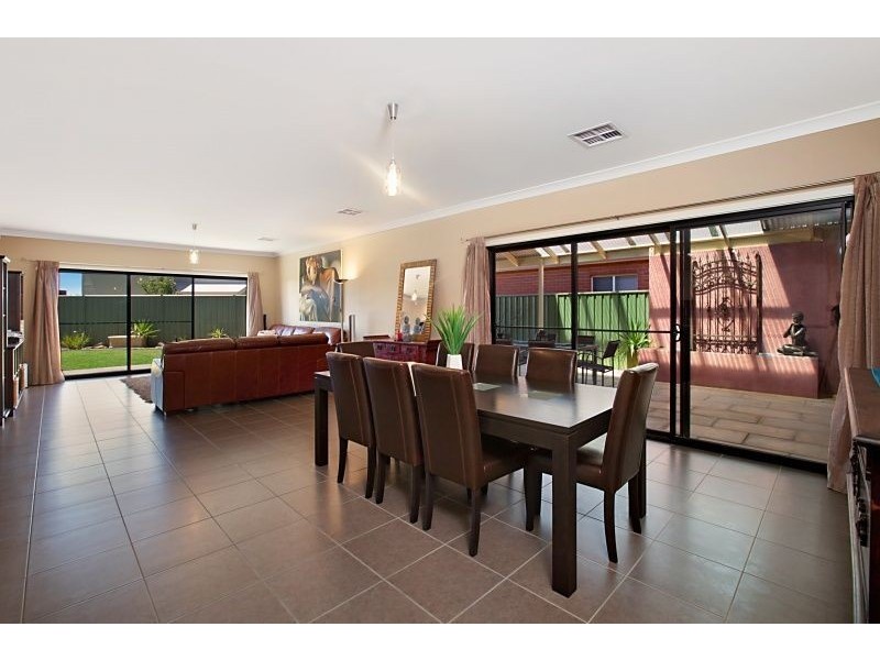 25 Brimpton Avenue, Mawson Lakes SA 5095