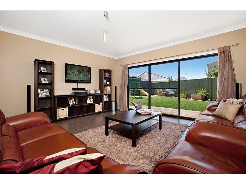 25 Brimpton Avenue, Mawson Lakes SA 5095