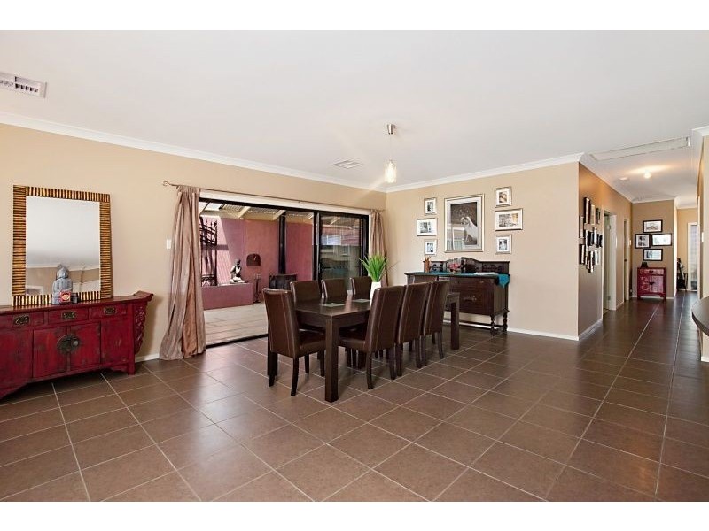 25 Brimpton Avenue, Mawson Lakes SA 5095