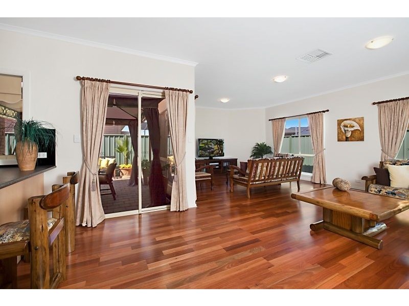 10 Brimpton Avenue, Mawson Lakes SA 5095