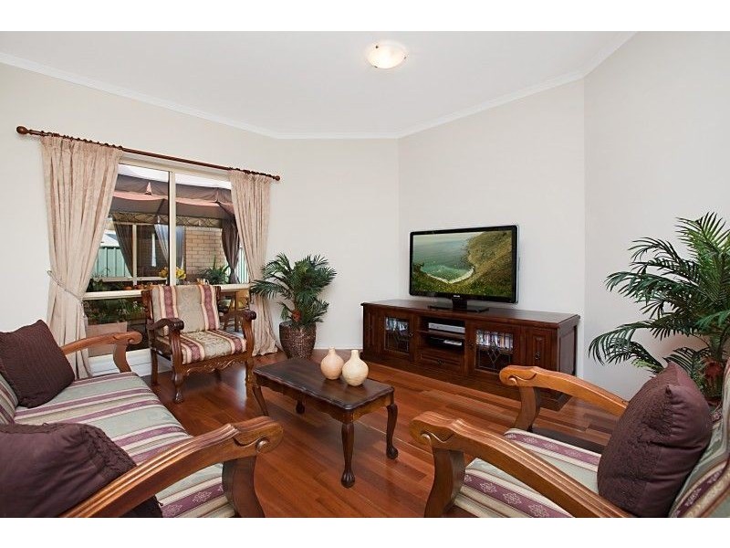 10 Brimpton Avenue, Mawson Lakes SA 5095