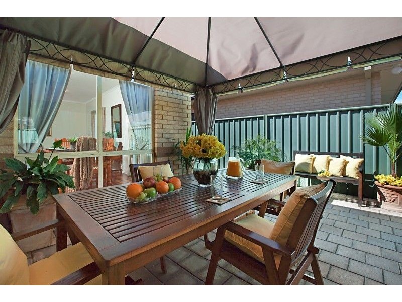 10 Brimpton Avenue, Mawson Lakes SA 5095