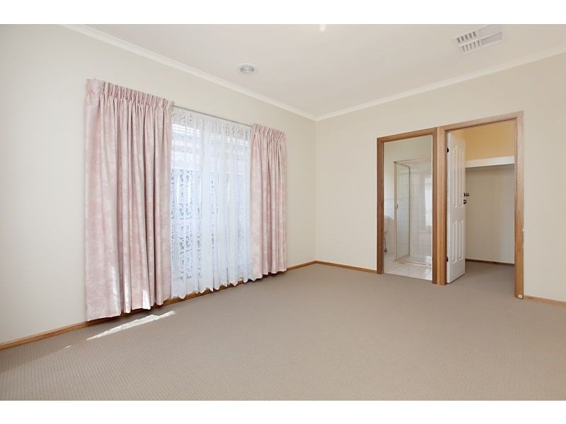 11 Mallard Crescent, Mawson Lakes SA 5095