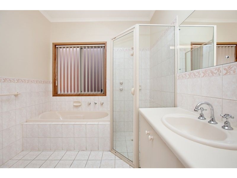 11 Mallard Crescent, Mawson Lakes SA 5095