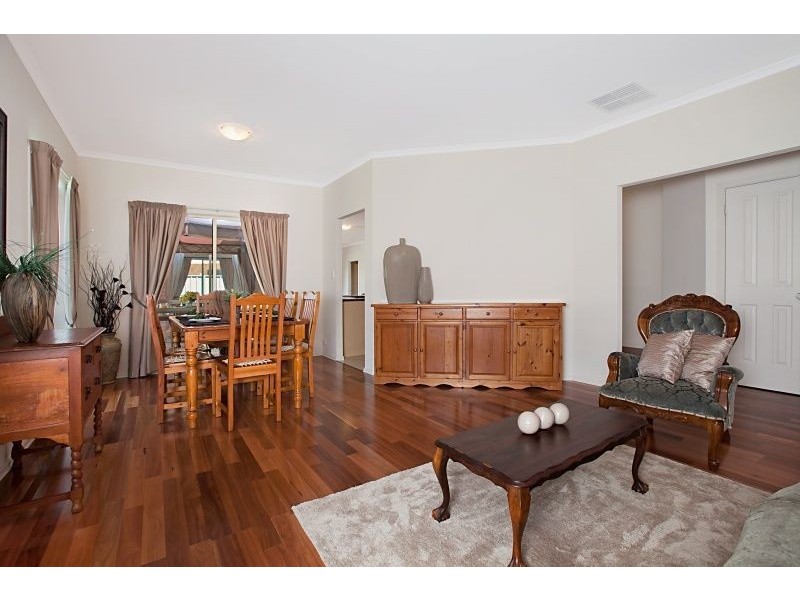 10 Brimpton Avenue, Mawson Lakes SA 5095