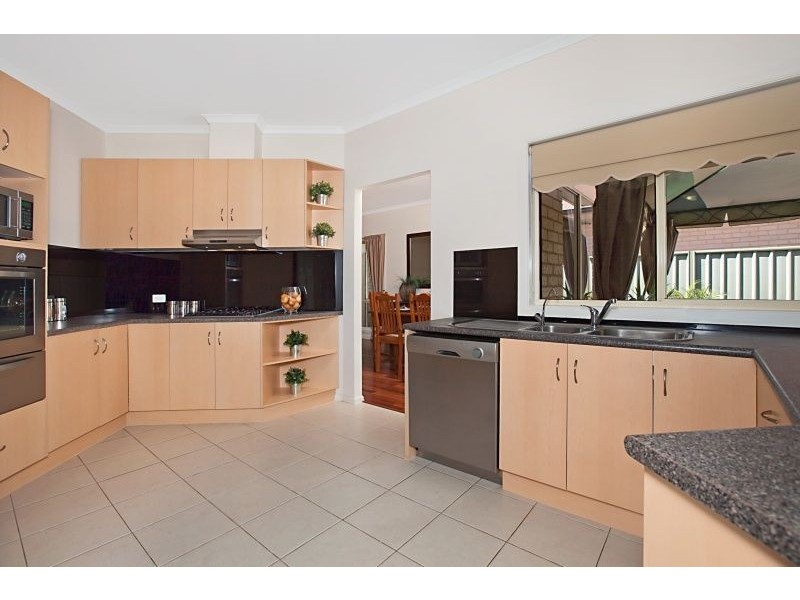 10 Brimpton Avenue, Mawson Lakes SA 5095