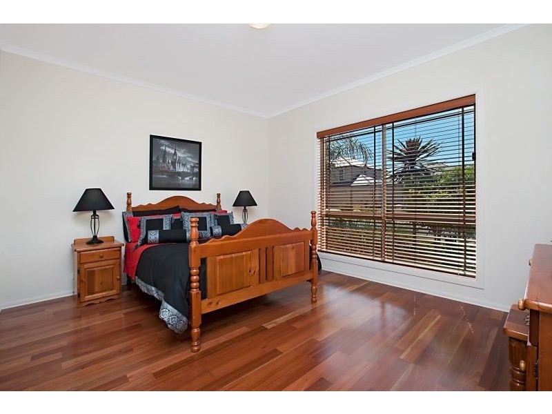 10 Brimpton Avenue, Mawson Lakes SA 5095