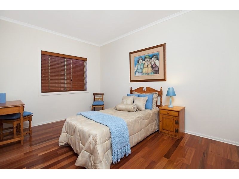 10 Brimpton Avenue, Mawson Lakes SA 5095