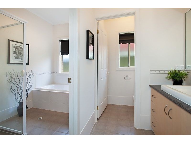 10 Brimpton Avenue, Mawson Lakes SA 5095