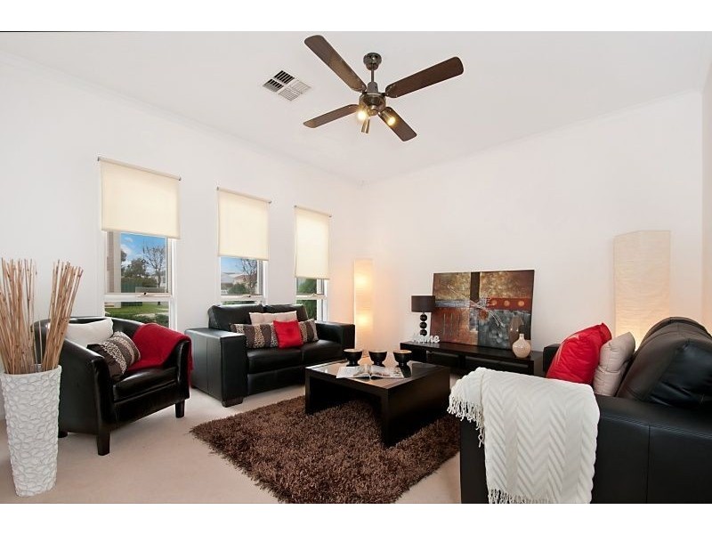 24 Swan Circuit, Mawson Lakes SA 5095