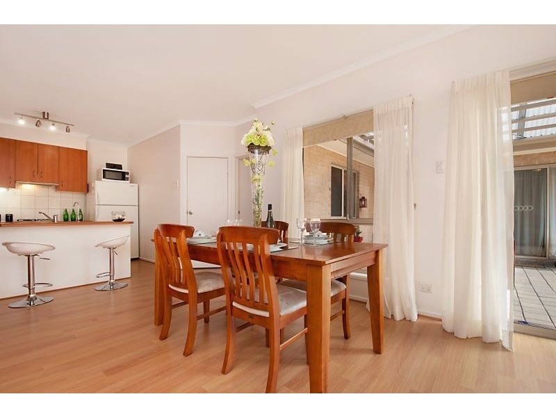 24 Swan Circuit, Mawson Lakes SA 5095