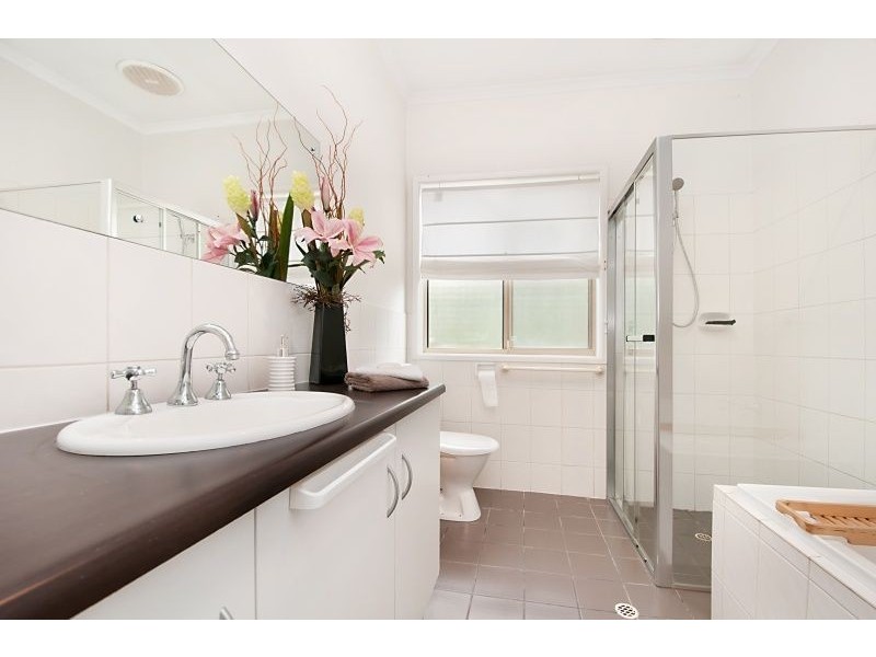 24 Swan Circuit, Mawson Lakes SA 5095