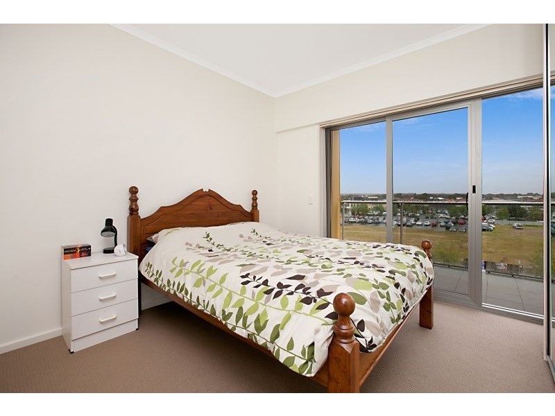 Apt 40 10-16 Light Common, Mawson Lakes SA 5095