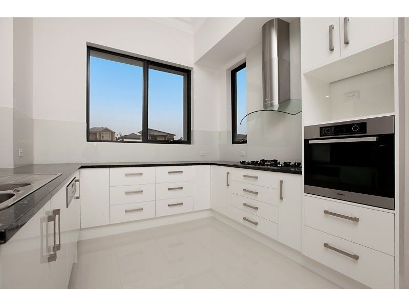 8 Isla Circuit, Mawson Lakes SA 5095