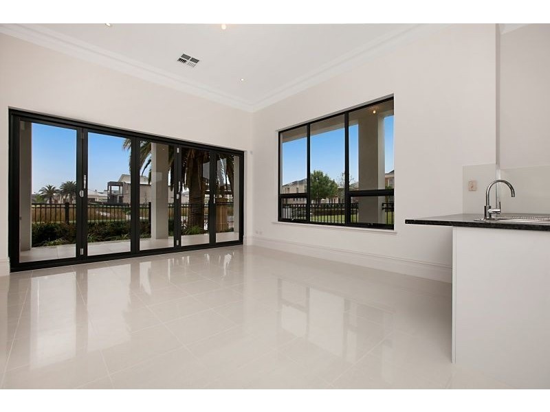 8 Isla Circuit, Mawson Lakes SA 5095