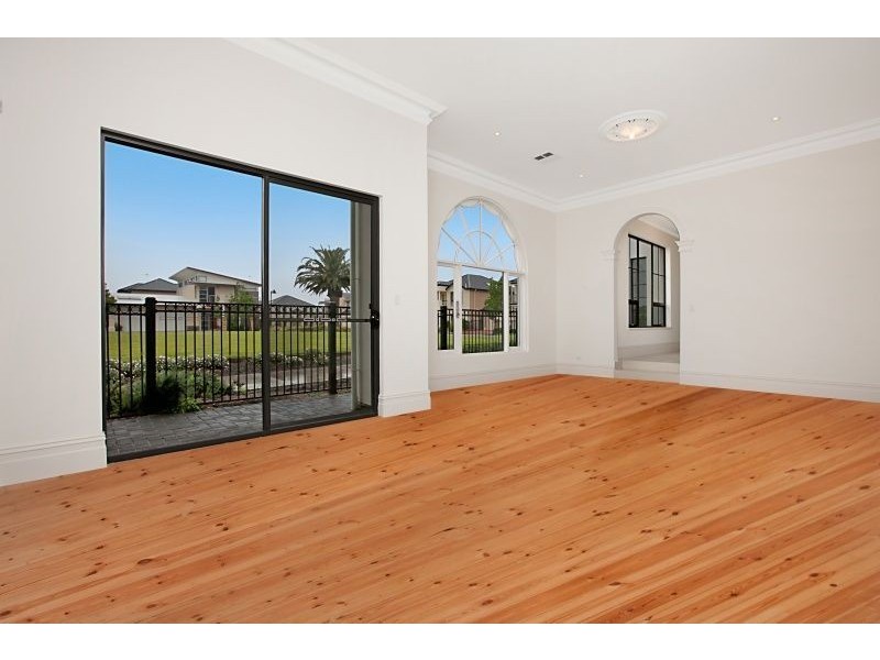 8 Isla Circuit, Mawson Lakes SA 5095