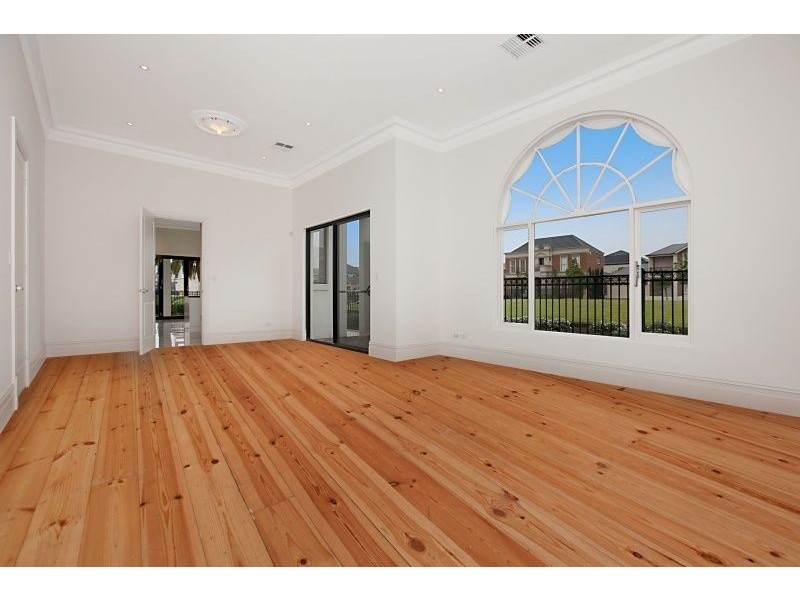 8 Isla Circuit, Mawson Lakes SA 5095