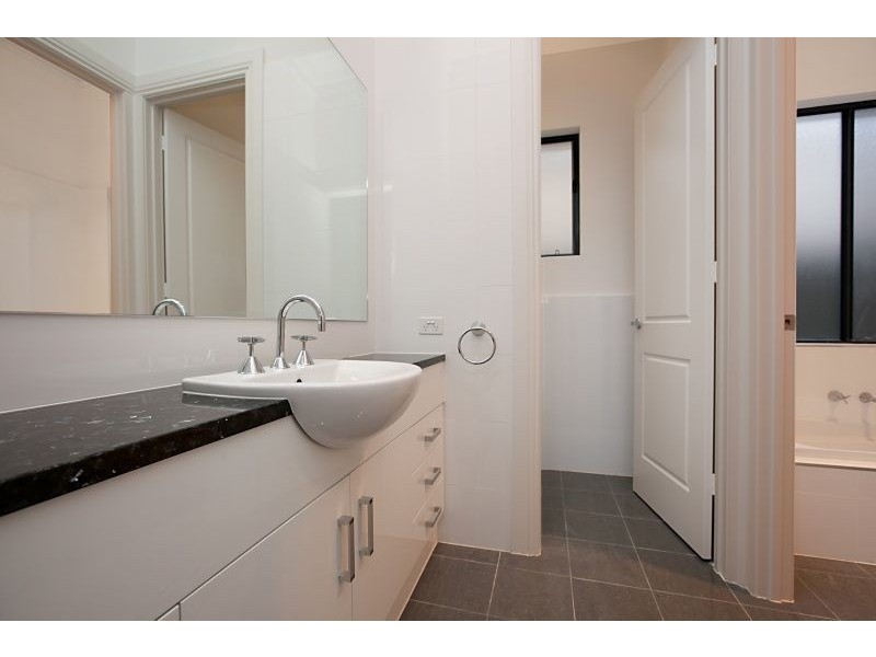 8 Isla Circuit, Mawson Lakes SA 5095